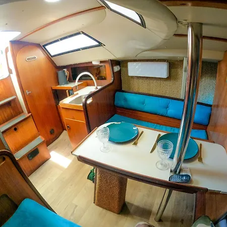 Bateau Voilier Insolite Avec Jacuzzi Privatif Bådhotel